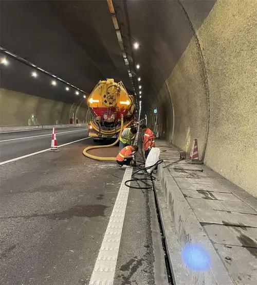 宜都隧道排水渠清淤